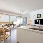 Stylish 3-bedroom Haven With A Private Pool Ferienhaus