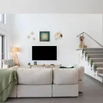 Ferienhaus Stylish 3-bedroom Haven With A Private Pool