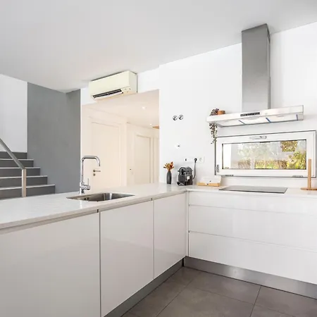 Stylish 3-bedroom Haven With A Private Pool アルブフェイラ