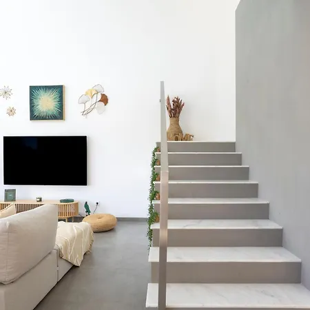 Stylish 3-bedroom Haven With A Private Pool Nyaraló