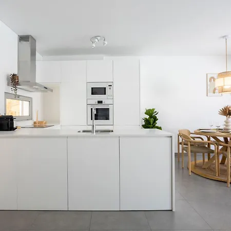 別荘 Stylish 3-bedroom Haven With A Private Pool