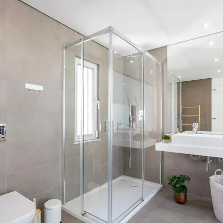 Nyaraló Stylish 3-bedroom Haven With A Private Pool *