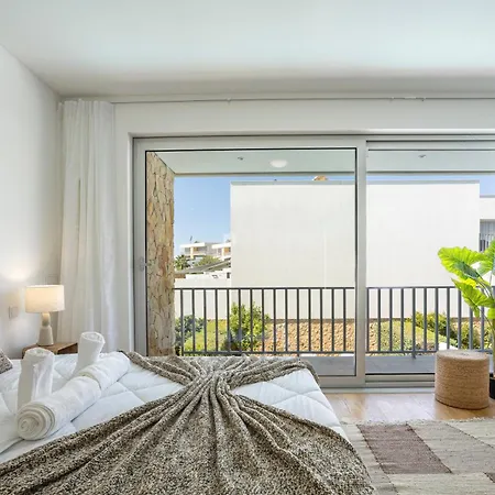 Semesterbostad Stylish 3-bedroom Haven With A Private Pool Albufeira