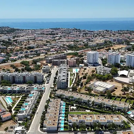 Semesterbostad Stylish 3-bedroom Haven With A Private Pool