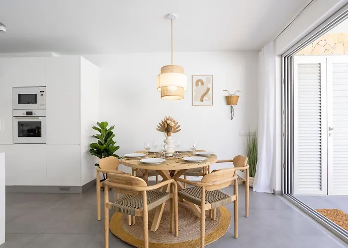 度假居 Stylish 3-bedroom Haven With A Private Pool *