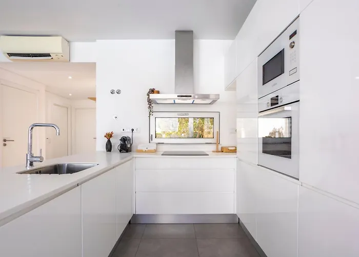 Stylish 3-bedroom Haven With A Private Pool