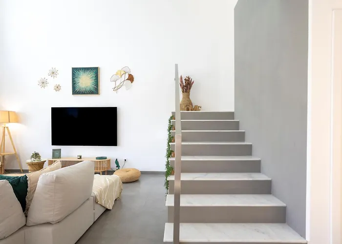 Stylish 3-bedroom Haven With A Private Pool 度假居