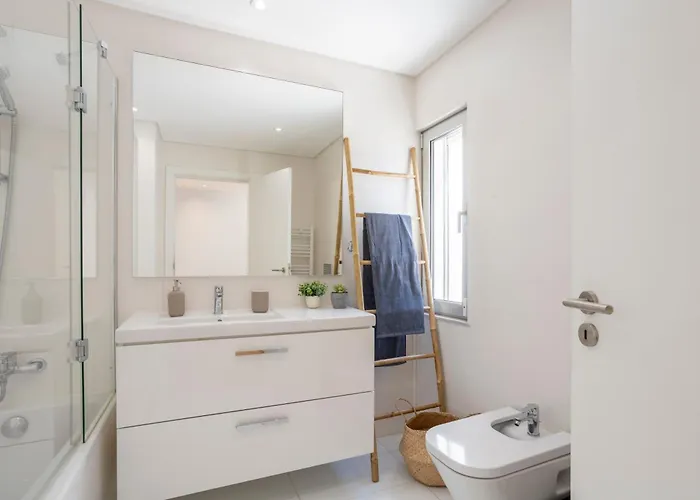 Stylish 3-bedroom Haven With A Private Pool 度假居