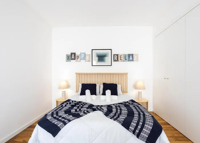 Stylish 3-bedroom Haven With A Private Pool 度假居 *