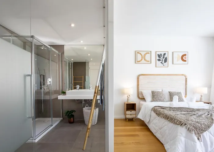 Stylish 3-bedroom Haven With A Private Pool 度假居