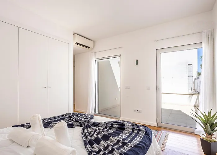 Stylish 3-bedroom Haven With A Private Pool 度假居 *