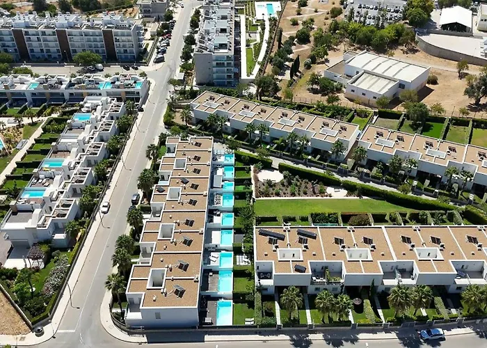Stylish 3-bedroom Haven With A Private Pool Nyaraló *