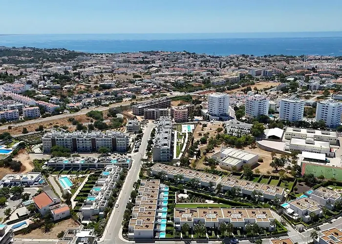 度假居 Stylish 3-bedroom Haven With A Private Pool