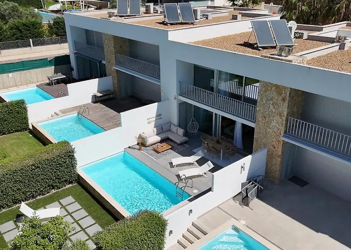 度假居 Stylish 3-bedroom Haven With A Private Pool *