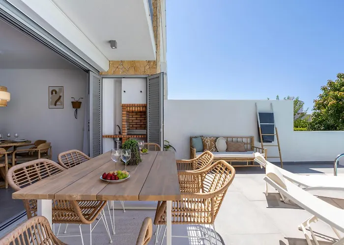 Stylish 3-bedroom Haven With A Private Pool Nyaraló Albufeira