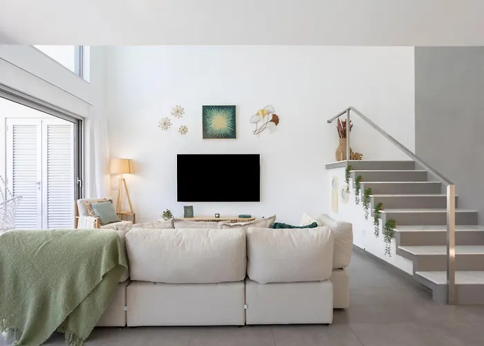 度假居 Stylish 3-bedroom Haven With A Private Pool