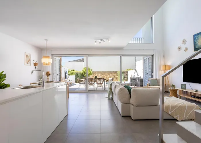 Stylish 3-bedroom Haven With A Private Pool 度假居 *