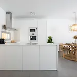 Сasa de vacaciones Stylish 3-bedroom Haven With A Private Pool